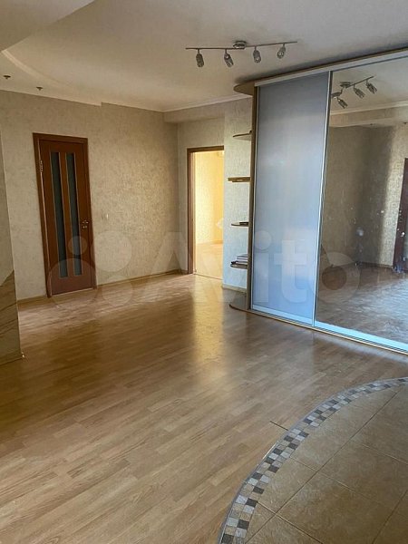 3-комн квартира, 112 м², р-н Российская ул (№126059)