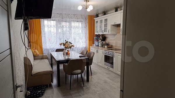 3-комн квартира, 91 м², р-н Российская ул (№124402)