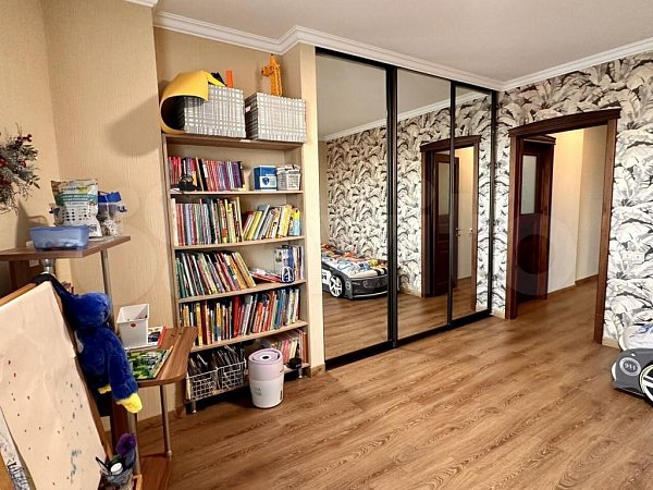7-комн квартира, 240 м², р-н Фестивальный (№125634)