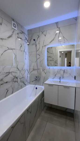 2-комн квартира, 65 м², р-н Российская ул (№130128)