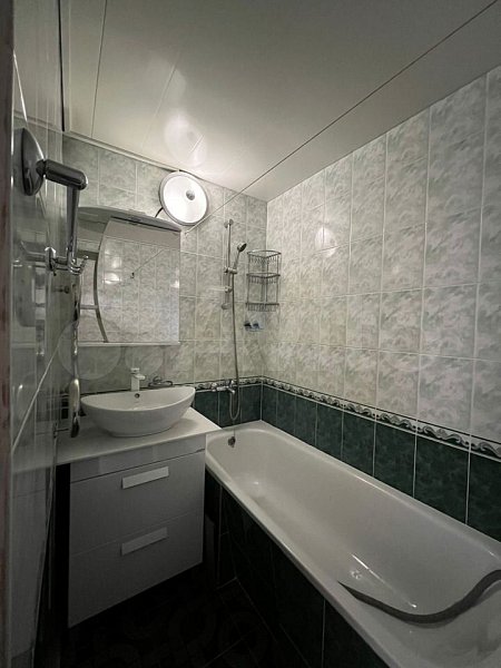 4-комн квартира, 74 м², р-н Российская ул (№125888)