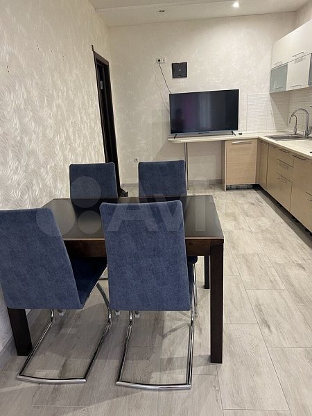 2-комн квартира, 82 м², р-н Российская ул (№124823)