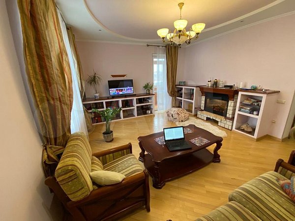 3-комн квартира, 116 м², р-н Российская ул (№123811)