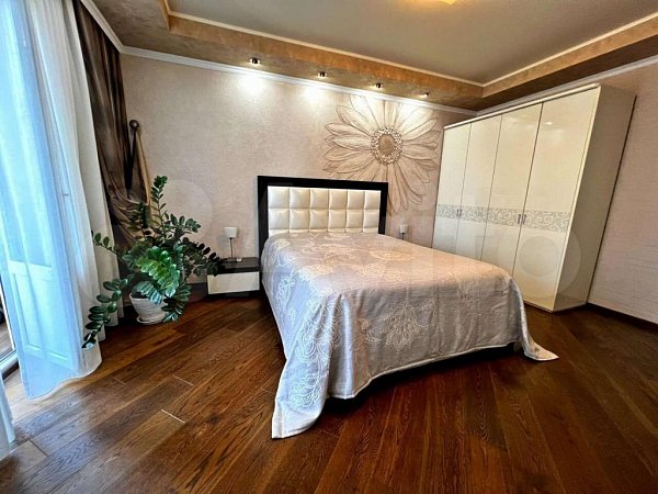 4-комн квартира, 296.7 м², р-н Фестивальный (№125024)
