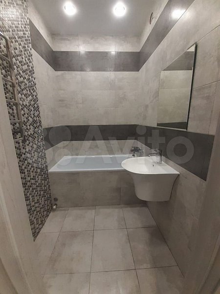 2-комн квартира, 61.7 м², р-н Российская ул (№131675)