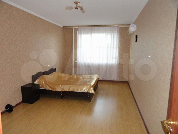 3-комн квартира, 105.6 м², р-н Российская ул (№131060)