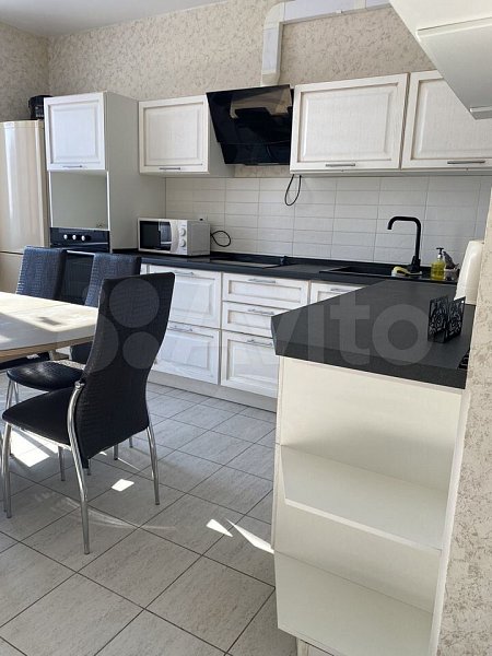 Продается 2-комн квартира, 67.7 м², р-н Гидростроителей, 