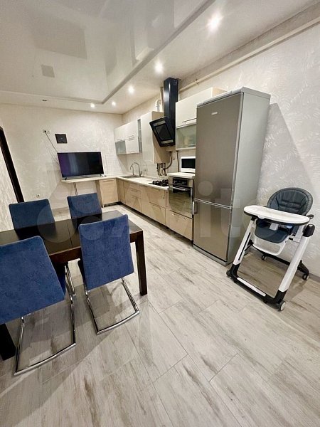 2-комн квартира, 82 м², р-н Российская ул (№124823)