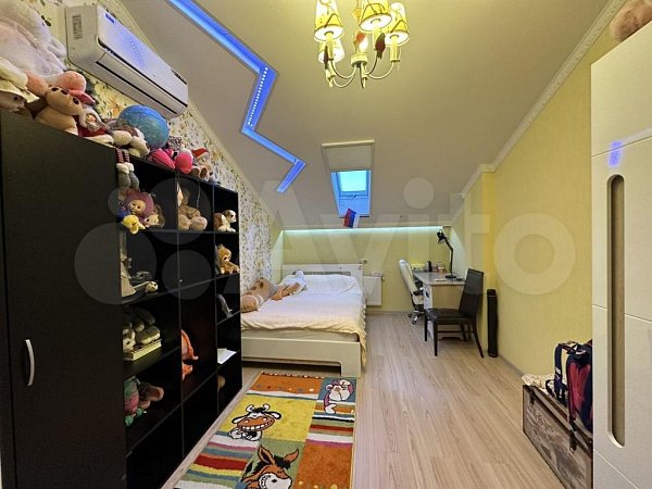 4-комн квартира, 178 м², р-н Западный обход (№123857)