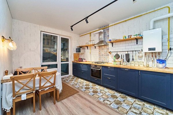 3-комн квартира, 92 м², р-н Немецкая деревня (№128981)
