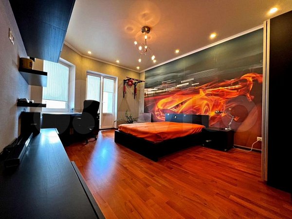 4-комн квартира, 296.7 м², р-н Фестивальный (№125024)