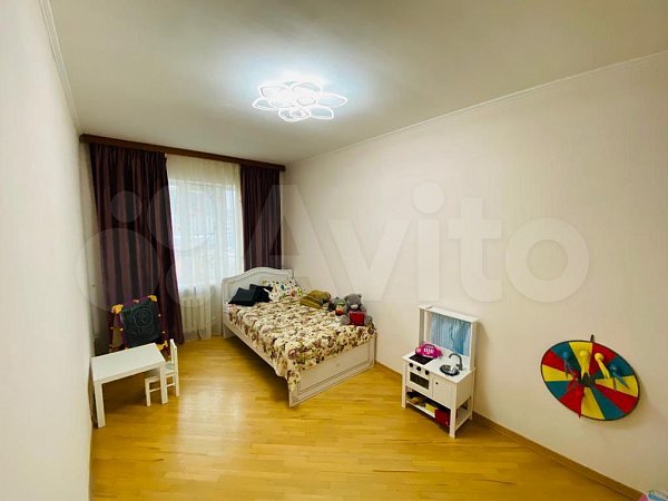 3-комн квартира, 116 м², р-н Российская ул (№123811)