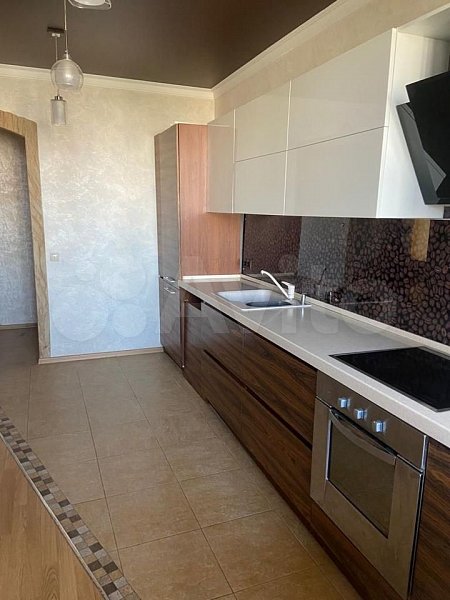 3-комн квартира, 112 м², р-н Российская ул (№126059)