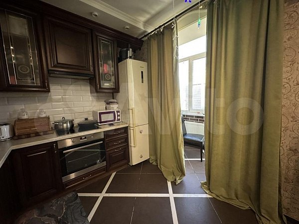 4-комн квартира, 178 м², р-н Западный обход (№123857)