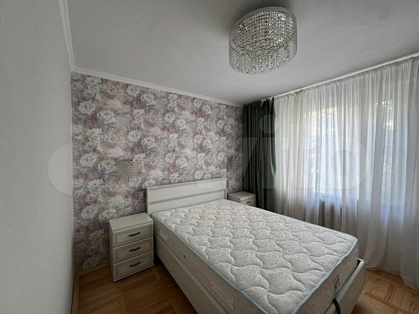 4-комн квартира, 74 м², р-н Российская ул (№125888)