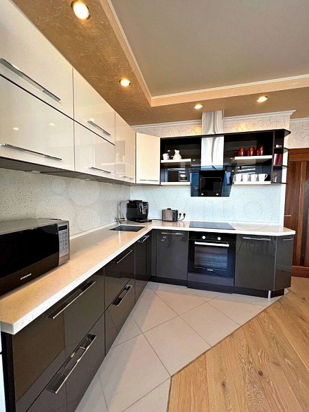 4-комн квартира, 296.7 м², р-н Фестивальный (№125024)