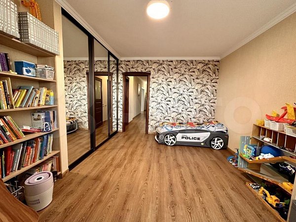 7-комн квартира, 240 м², р-н Фестивальный (№125634)