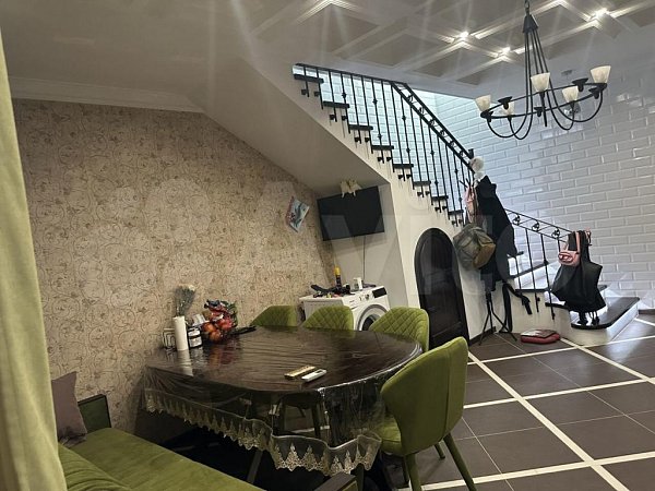 4-комн квартира, 178 м², р-н Западный обход (№123857)