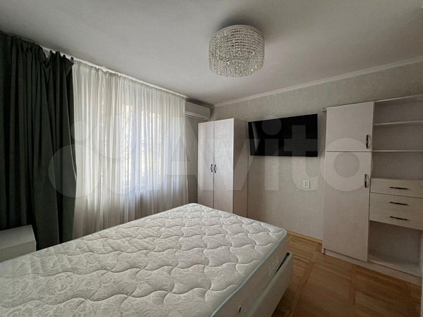 4-комн квартира, 74 м², р-н Российская ул (№125888)