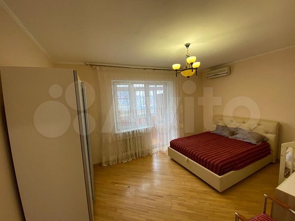 3-комн квартира, 116 м², р-н Российская ул (№123811)
