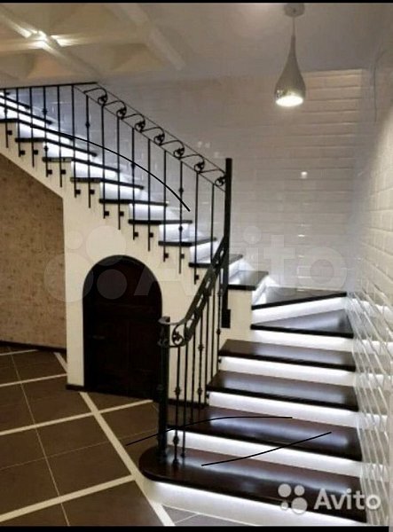 4-комн квартира, 178 м², р-н Западный обход (№123857)