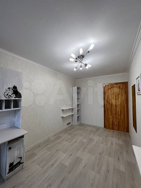 4-комн квартира, 74 м², р-н Российская ул (№125888)
