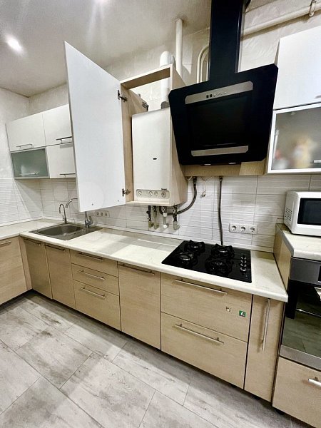2-комн квартира, 82 м², р-н Российская ул (№124823)