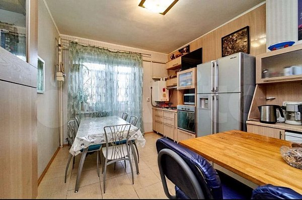 4-комн квартира, 160 м², р-н Российская ул (№128821)