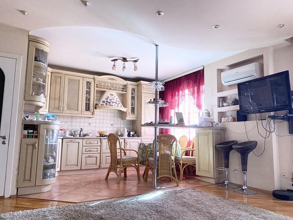 2-комн квартира, 73 м², р-н Центр (№125252)
