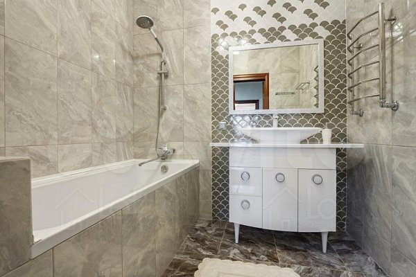 2-комн квартира, 79 м², р-н Центр (№123839)