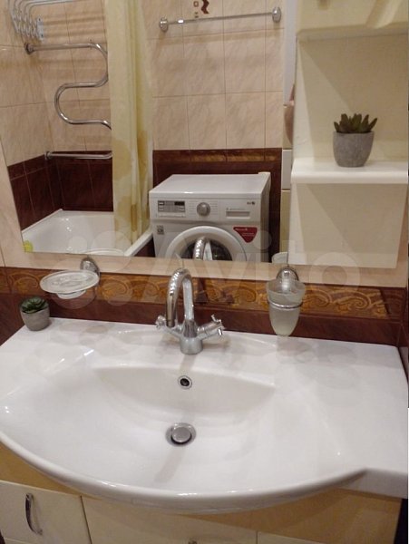 2-комн квартира, 65 м², р-н Российская ул (№128904)