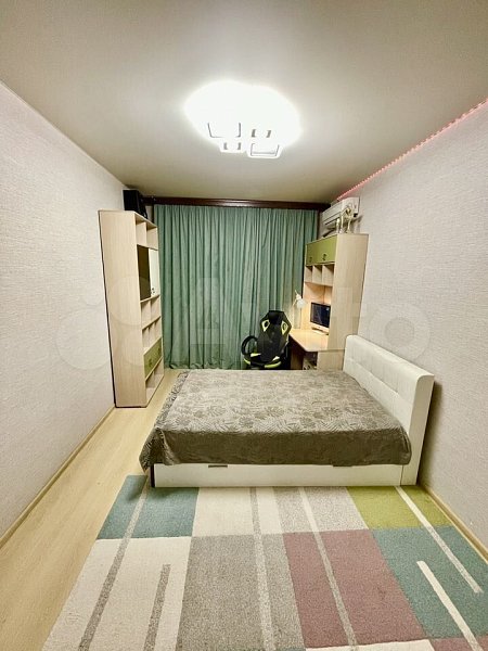 2-комн квартира, 82 м², р-н Российская ул (№124823)