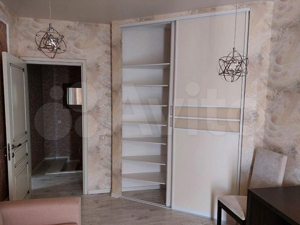 4-комн квартира, 107 м², р-н Российская ул (№126214)