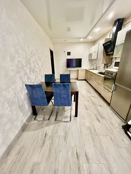 2-комн квартира, 82 м², р-н Российская ул (№124823)