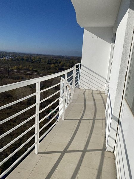 3-комн квартира, 76.2 м², р-н Гидростроителей (№125496)