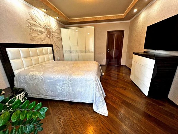 4-комн квартира, 296.7 м², р-н Фестивальный (№125024)