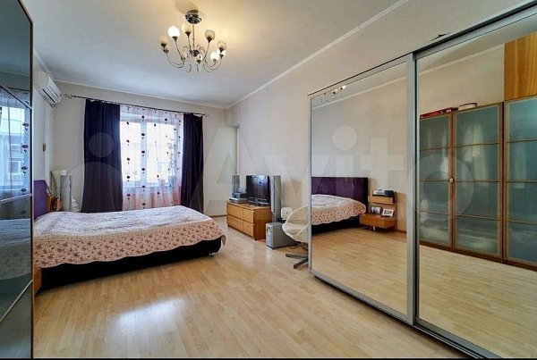 4-комн квартира, 160 м², р-н Российская ул (№128821)