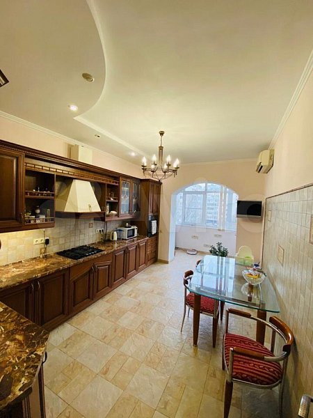3-комн квартира, 116 м², р-н Российская ул (№123811)