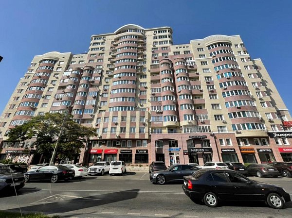 Продается 3-комн квартира, 130 м², р-н Центр, 