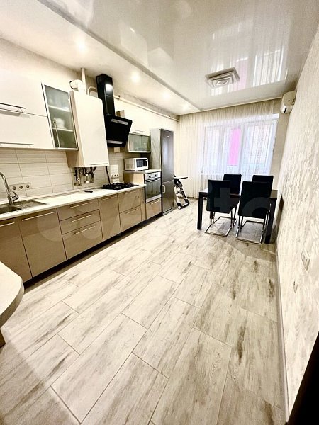 2-комн квартира, 82 м², р-н Российская ул (№124823)