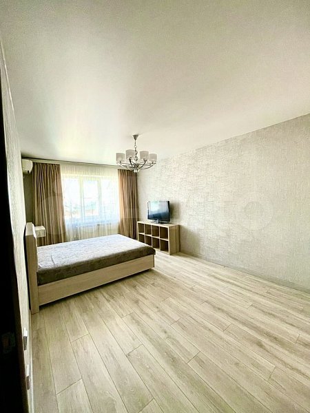 2-комн квартира, 82 м², р-н Российская ул (№124823)
